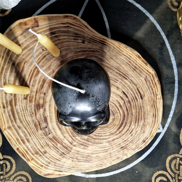 Handmade Skull Candle in Black With Gold Throughout. - Picture 4 of 4